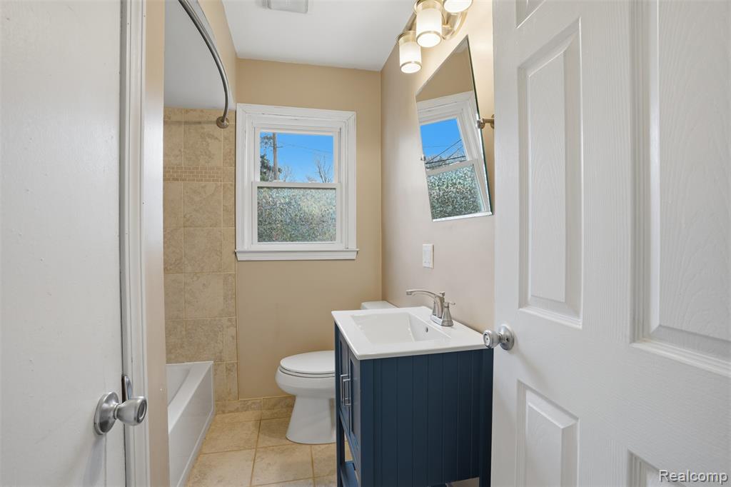 831 Loyola Drive, Ann Arbor, MI 48103 — Photo 18