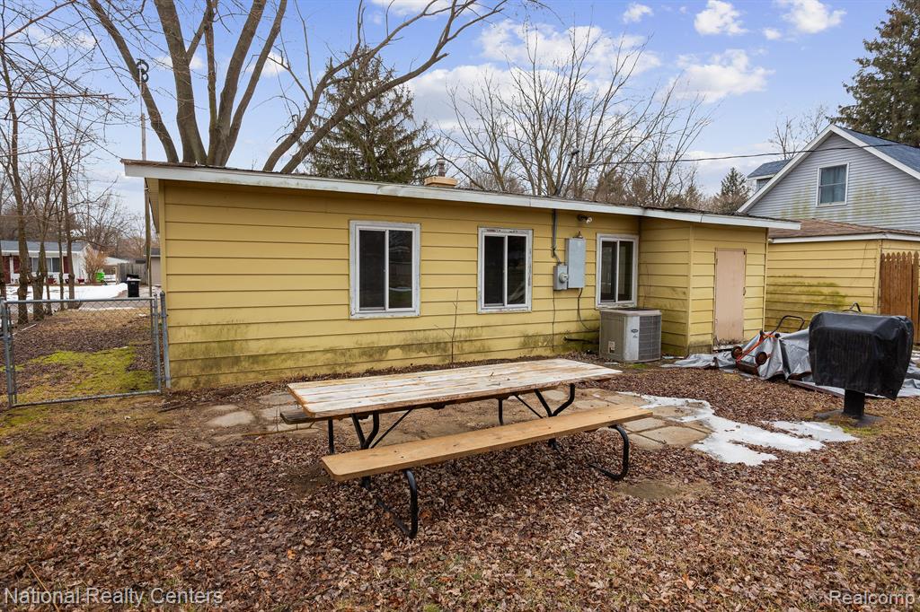 6378 Beth, Brighton, MI 48116 — Photo 26