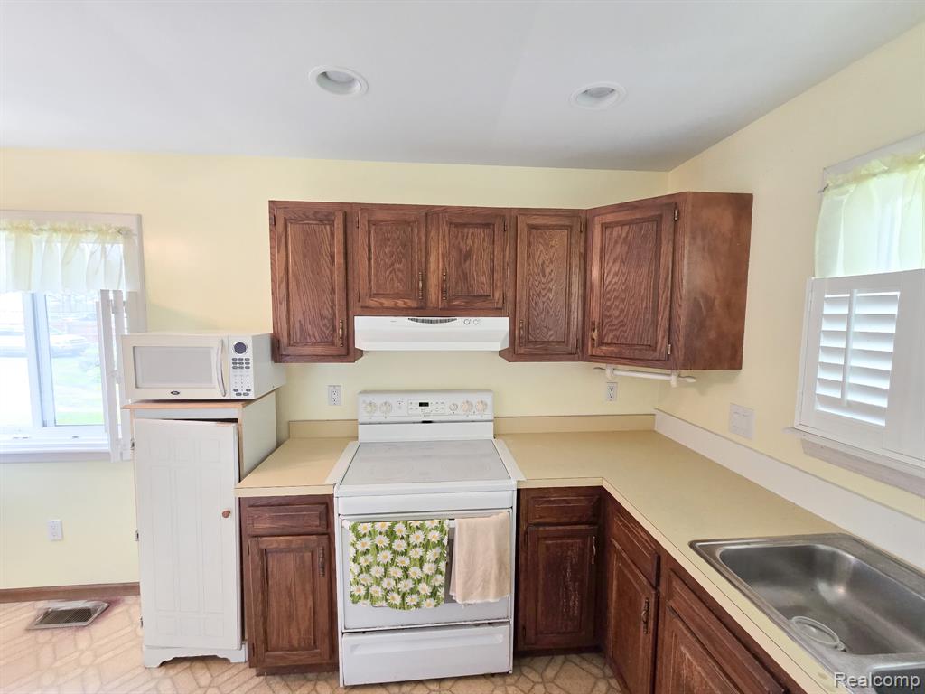 12929 Matthews Street, Carleton, MI 48117 — Photo 11