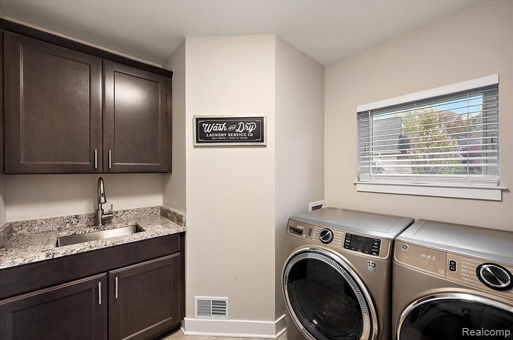 5839 Westwood Drive, Grand Blanc, MI 48439 — Photo 25