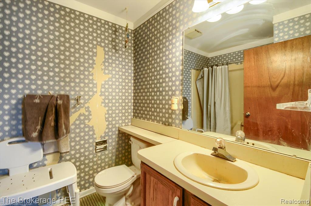 688 UPHILL Road, Milford, MI 48381 — Photo 34