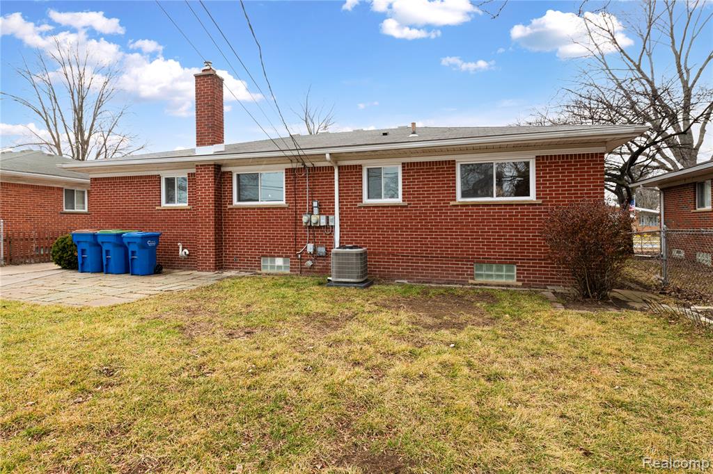 28876 Palm Beach Drive, Warren, MI 48093 — Photo 28