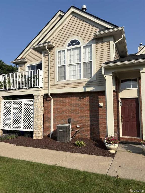 28242 Oakmonte Circle E, New Hudson, MI 48165 — Photo 2