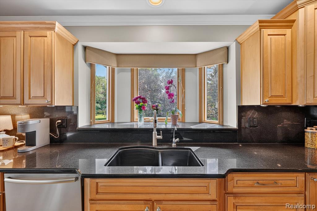 2325 7 Mile Road, South Lyon, MI 48178 — Photo 32