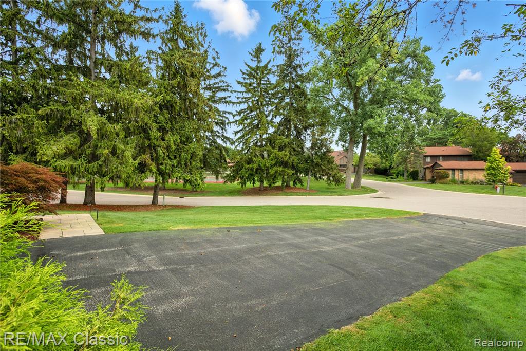 4022 CHABLIS Street, West Bloomfield, MI 48323 — Photo 45