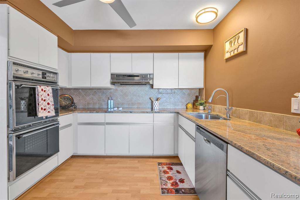 7258 Creeks Bend Court, West Bloomfield, MI — Photo 24