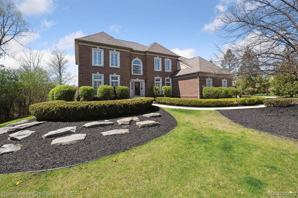 45933 TOURNAMENT Drive, Northville, MI 48168 — Photo 2