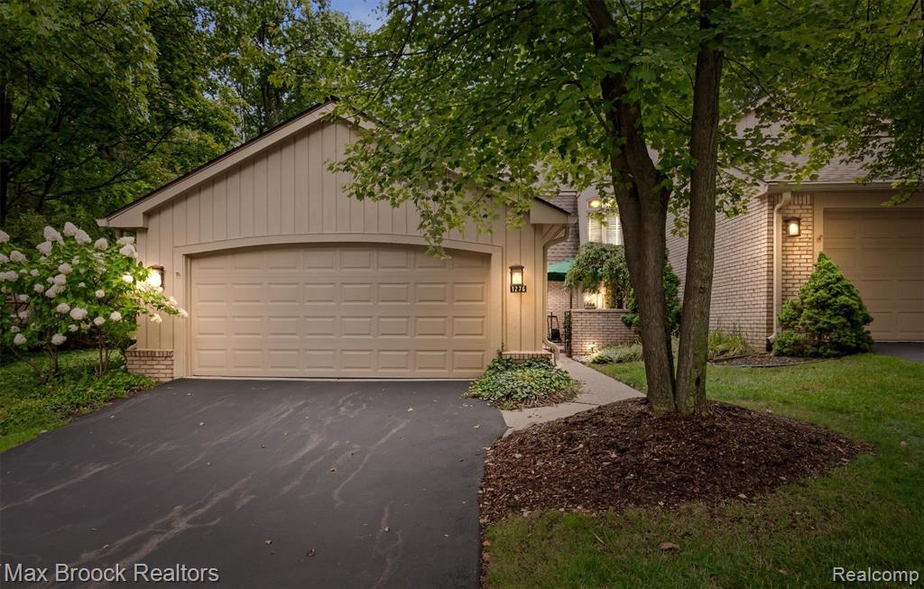 1276 Greenglen Court, Bloomfield Hills, MI 48304 — Photo 2