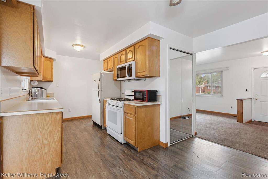 8457 Potomac Street, Center Line, MI 48015 — Photo 15