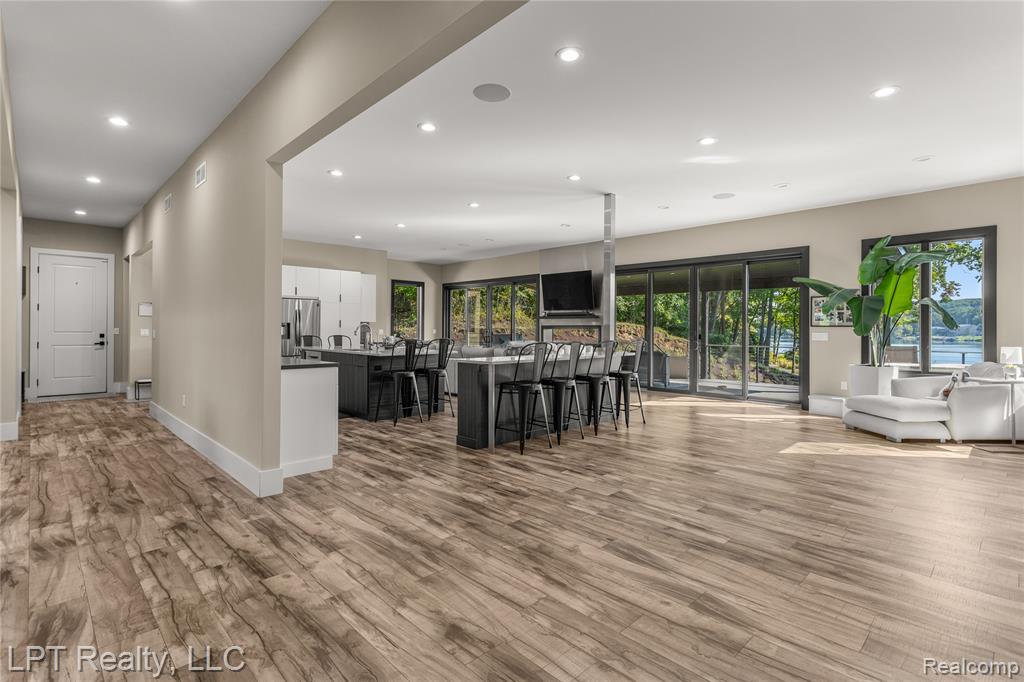 5029 Forest Valley Drive, Clarkston, MI 48348 — Photo 9