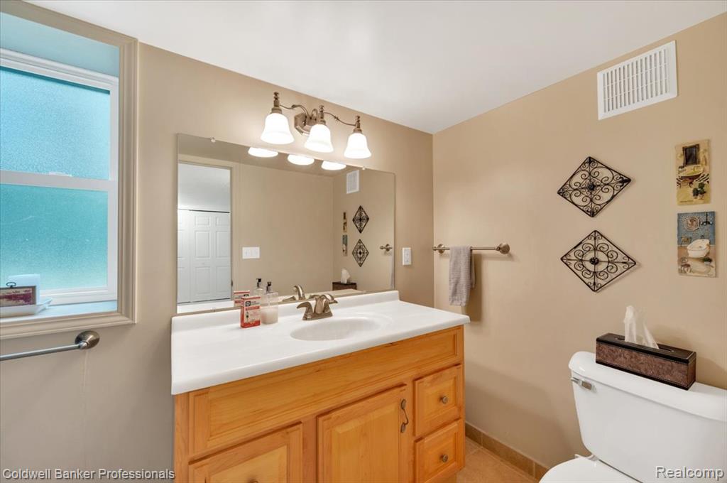 2064 Miles Road, Lapeer, MI 48446 — Photo 25