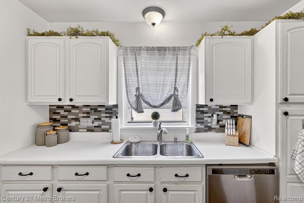 5501 Potter Road, Flint, MI 48506 — Photo 13
