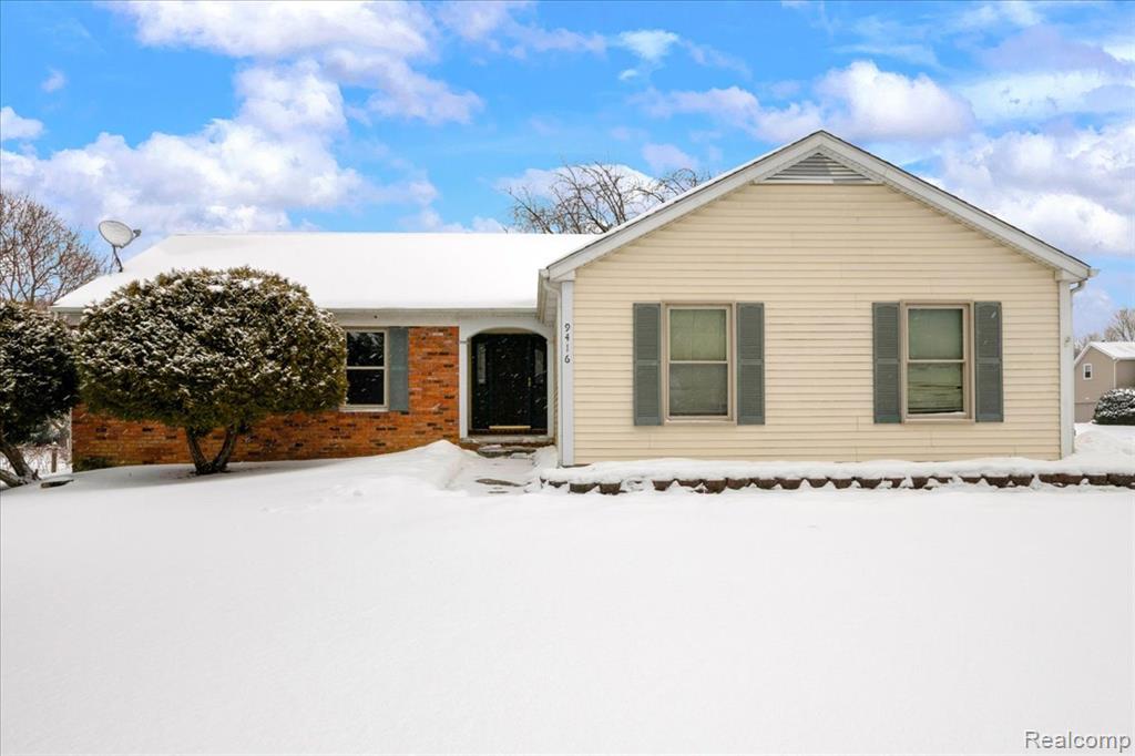 9416 Wildwood Lake Drive, Whitmore Lake, MI 48189 — front exterior