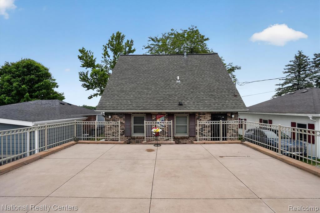 9450 Dexter Pinckney Road, Pinckney, MI 48169