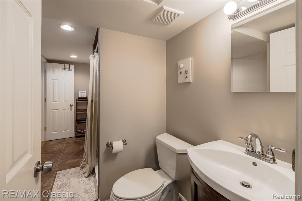 4422 Rosewold Avenue, Royal Oak, MI 48073 — Photo 23