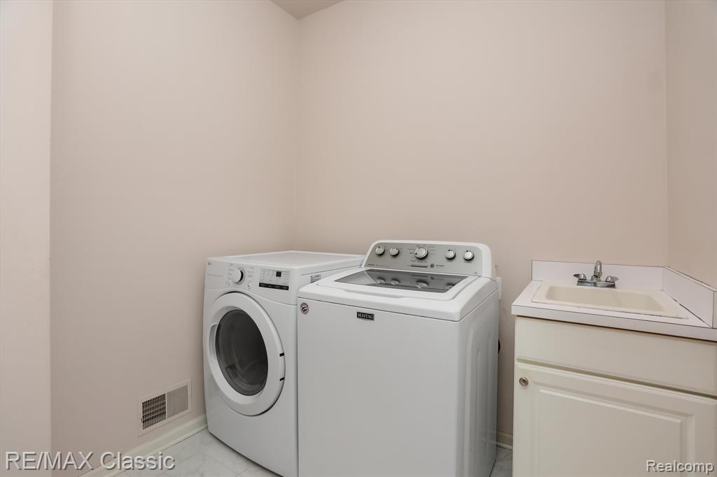 41547 BURROUGHS Avenue, Novi, MI 48377 — Photo 24