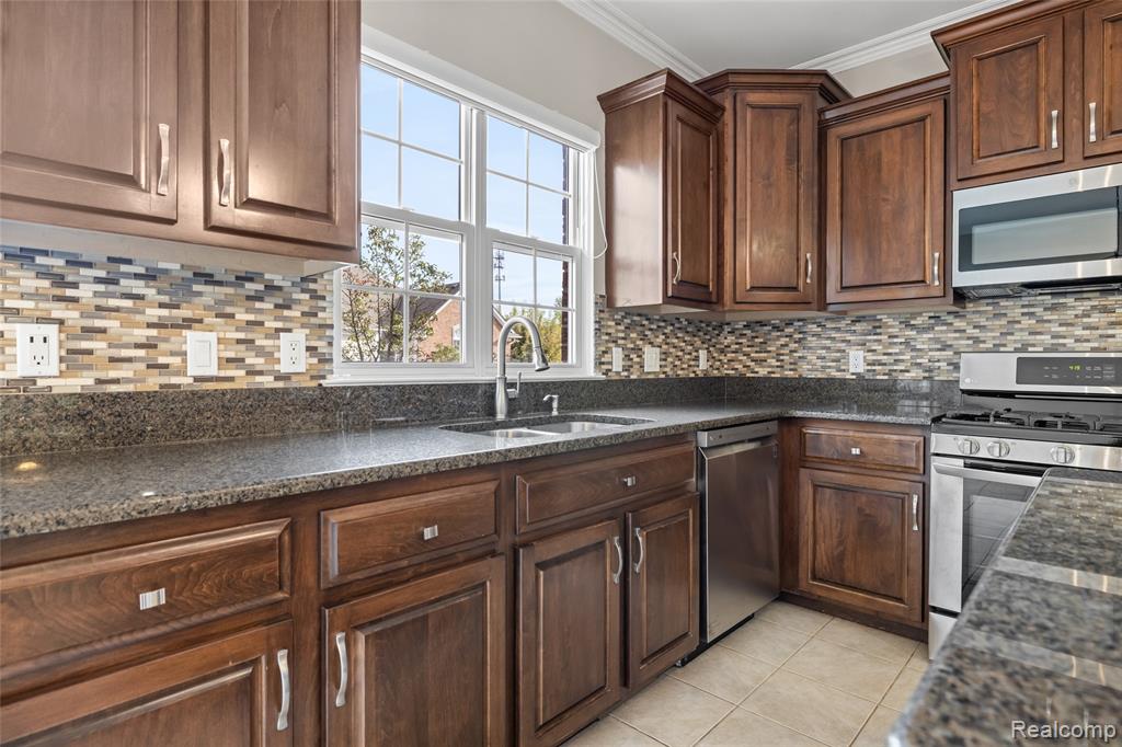 6065 Windemere Lane, Shelby Twp, MI 48316 — Photo 11