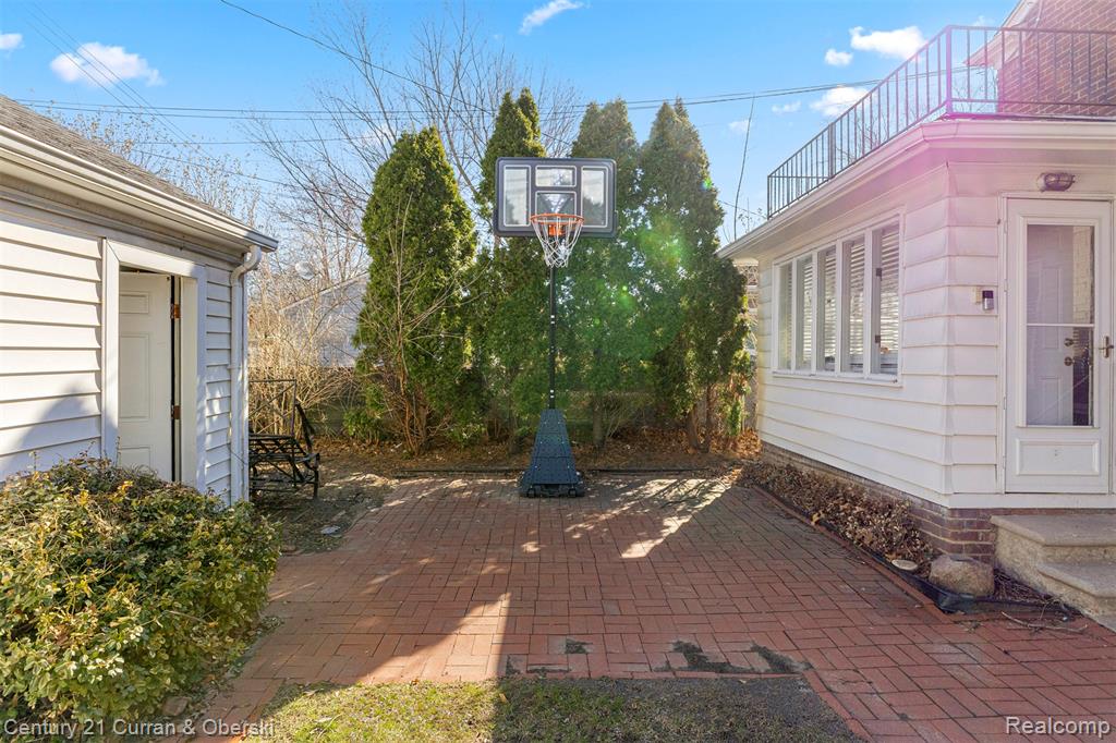 431 S SILVERY Lane, Dearborn, MI 48124 — Photo 35