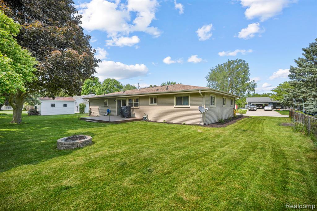 116 Surrey Road, Saint Louis, MI 48880 — Photo 4