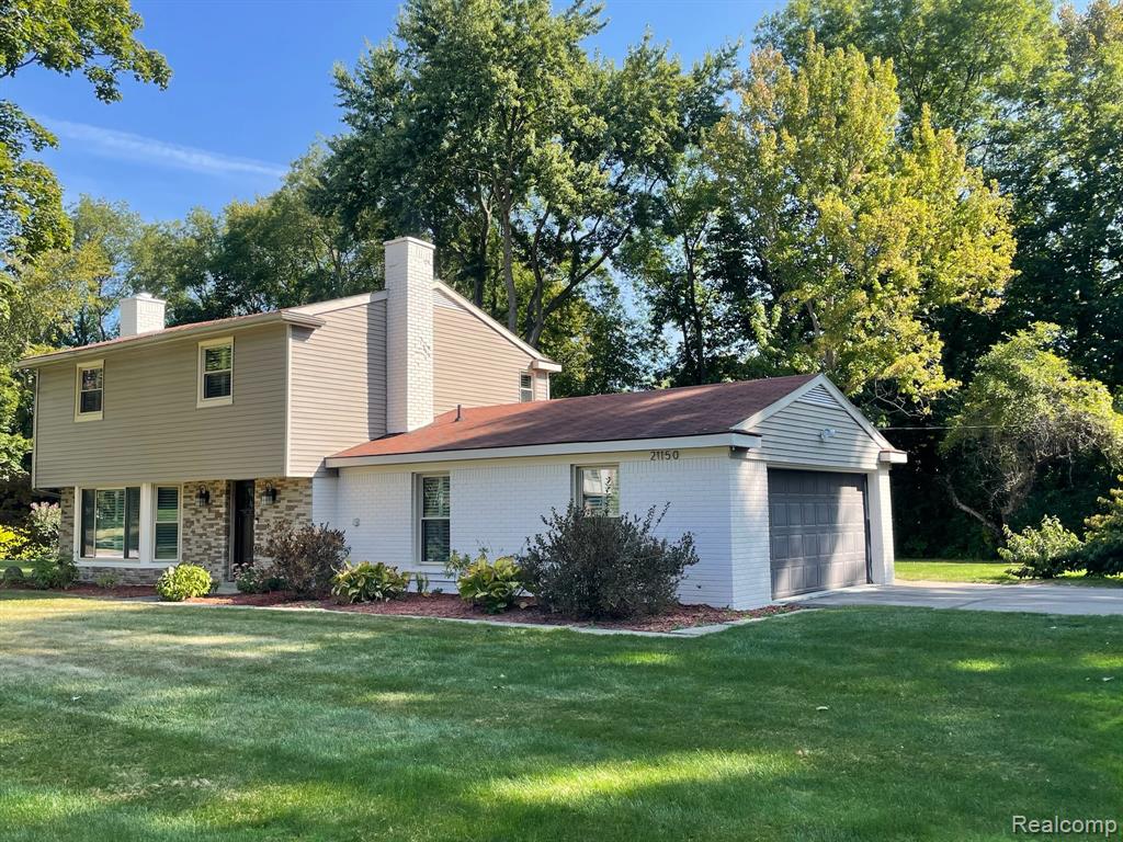 21150 E Chigwidden Street, Northville, MI 48167 — Photo 2