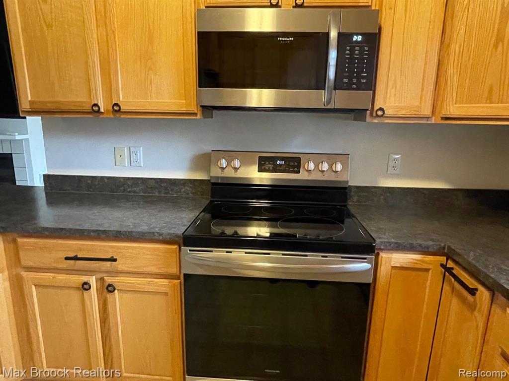 16211 ADDINGTON Drive, 192, Commerce Twp, MI 48390 — Photo 12