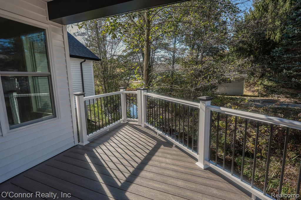 2047 Edward Lane East, MI — Photo 31