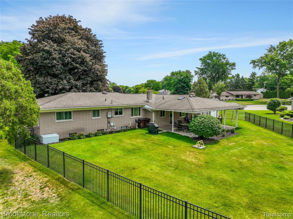 6042 Ravenswood Drive, Utica, MI 48316 — Photo 29