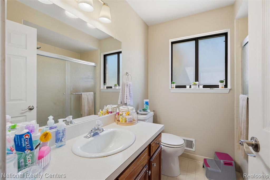 5549 Mansfield Avenue, Sterling Heights, MI 48310 — Photo 12