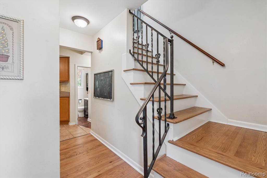 5374 Apple Hill Court, Flushing, MI 48433 — Photo 5