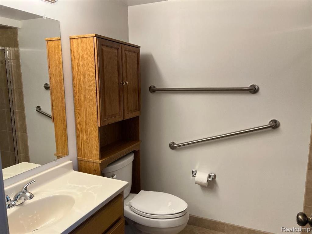 1730 HARRISON Avenue, B3, Trenton, MI 48183 — Photo 18