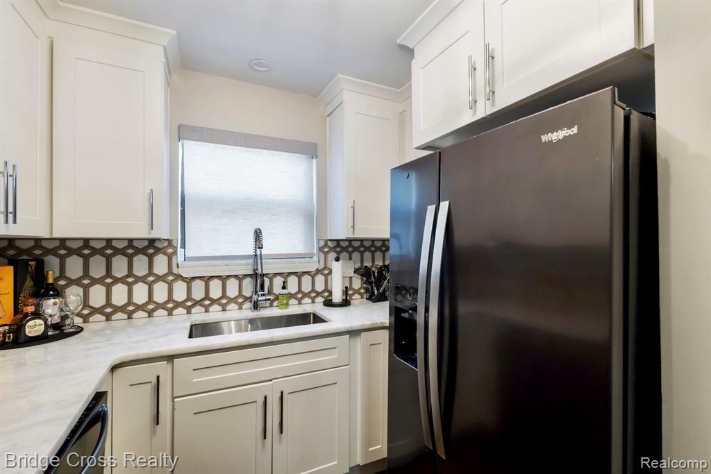 24877 Auburn Lane, Southfield, MI 48033 — Photo 12