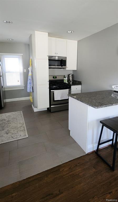528 E ELZA Avenue, Hazel Park, MI 48030 — Photo 9