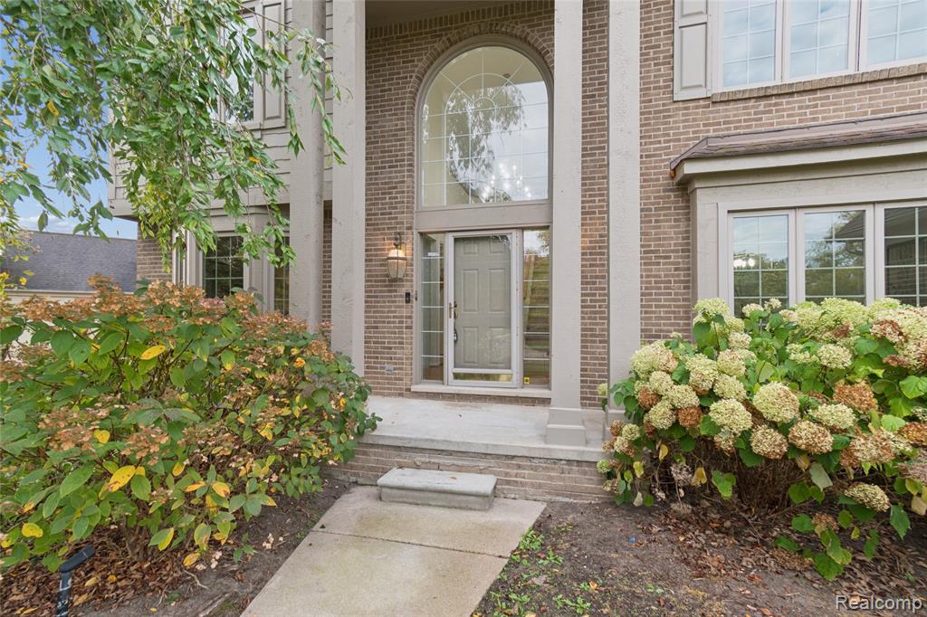 47691 Royal Pointe Drive, Canton, MI 48187 — Photo 4