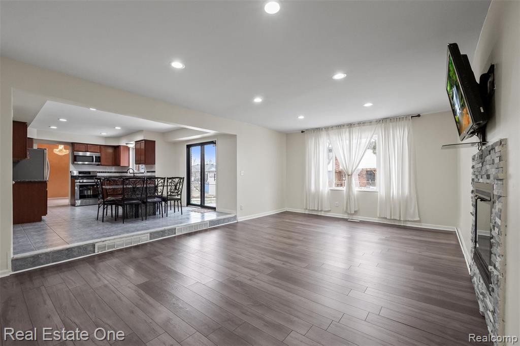 4469 Ardmore Drive, Sterling Heights, MI 48310 — Photo 13