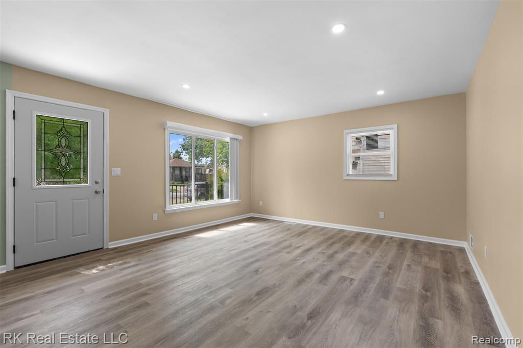 23290 Rosalind Avenue, Eastpointe, MI 48021 — Photo 9
