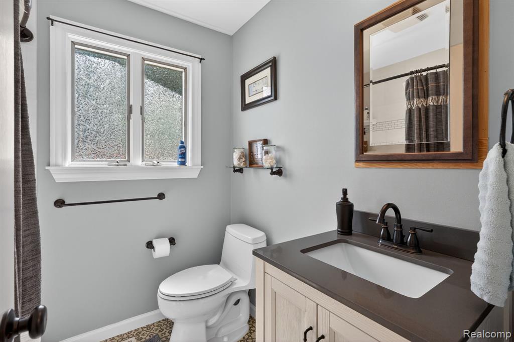 4369 Dixon Drive, Swartz Creek, MI 48473 — Photo 35