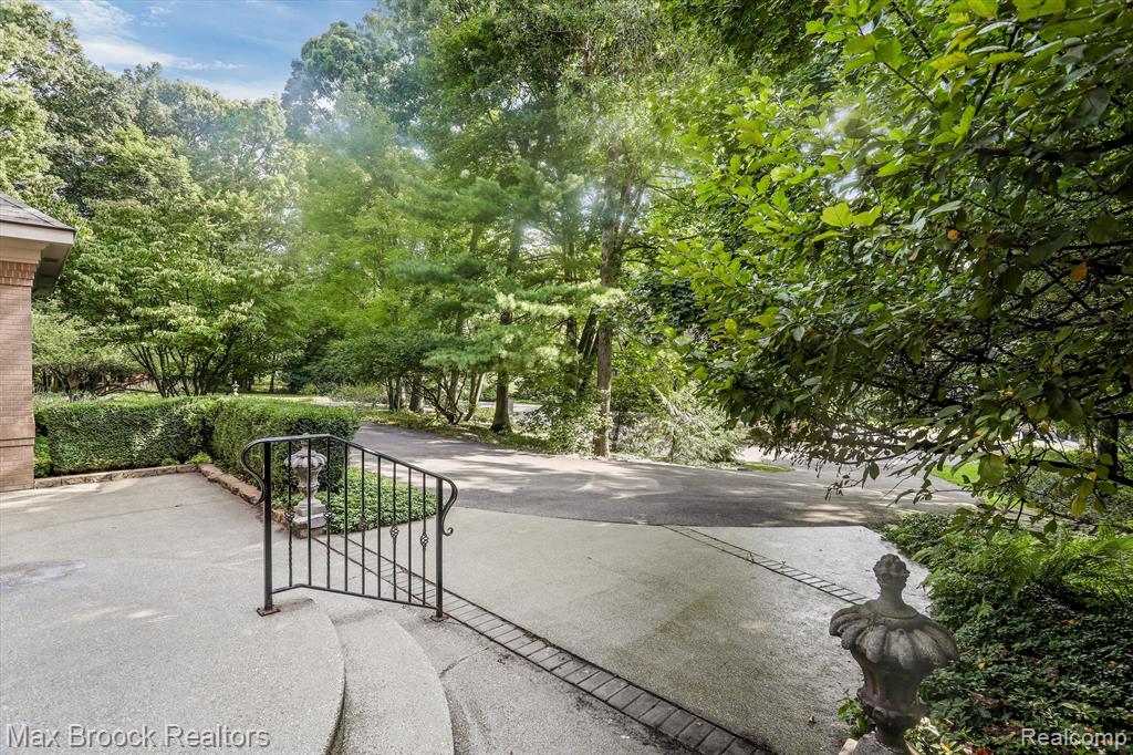4366 KAREN Lane, Bloomfield Hills, MI 48302 — Photo 61