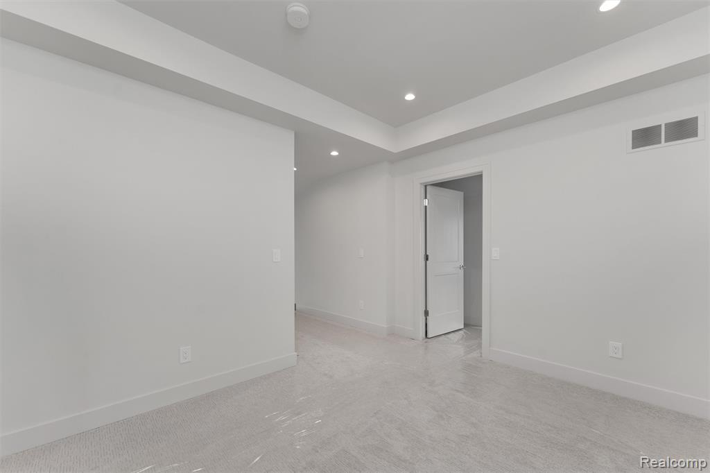 66 South Trail Court, Troy, MI 48083 — Photo 32
