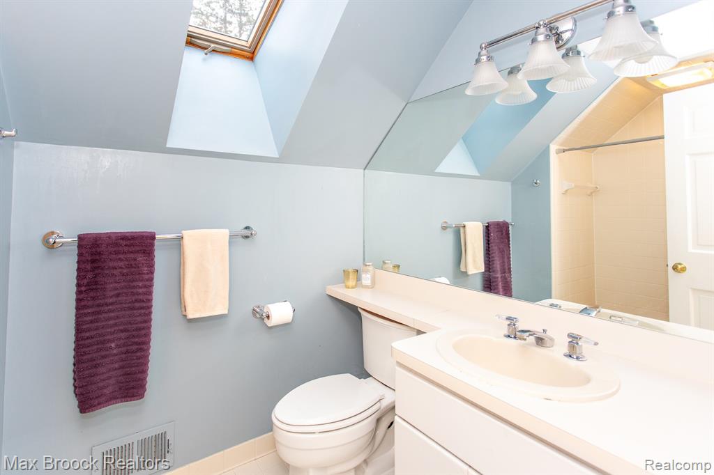 12769 Lasalle Lane, Huntington Woods, MI — Photo 35