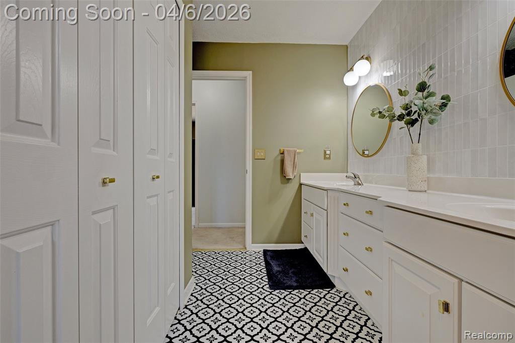 6332 Laura Lane, Flint, MI 48507 — Photo 16