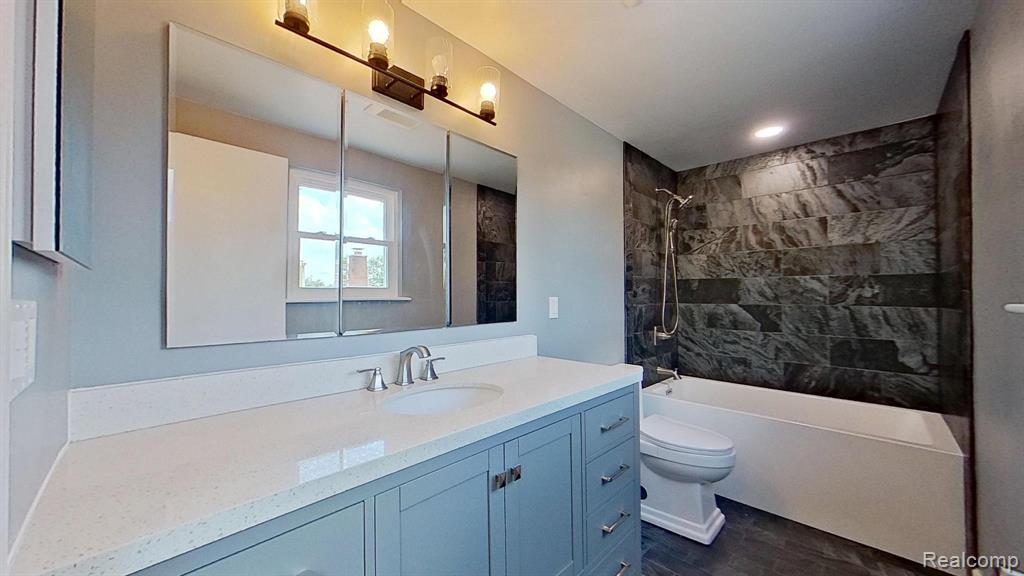 8252 Tinkler Road, Sterling Heights, MI 48312 — Photo 21