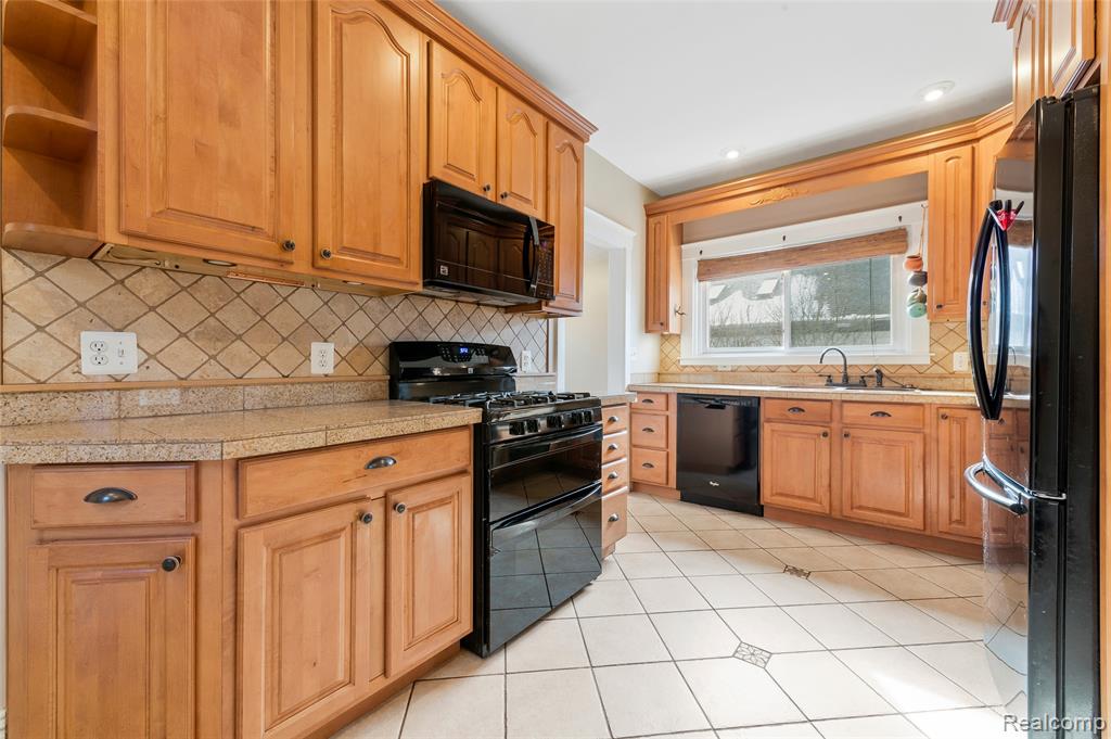 128 Clarence Street, Holly, MI 48442 — Photo 15