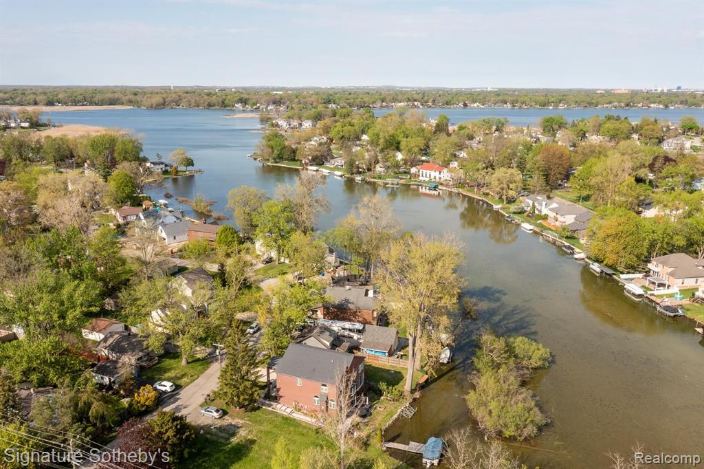 1389 S CASS LAKE Road, Waterford, MI 48328 — Photo 10