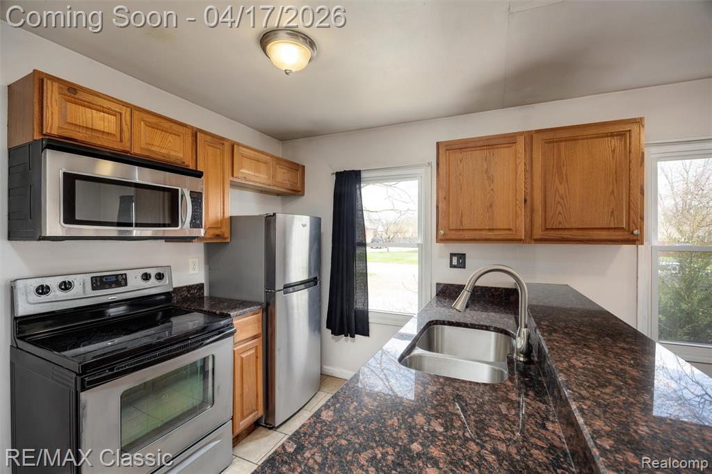 22481 Springbrook Avenue, Farmington, MI 48336 — Photo 8