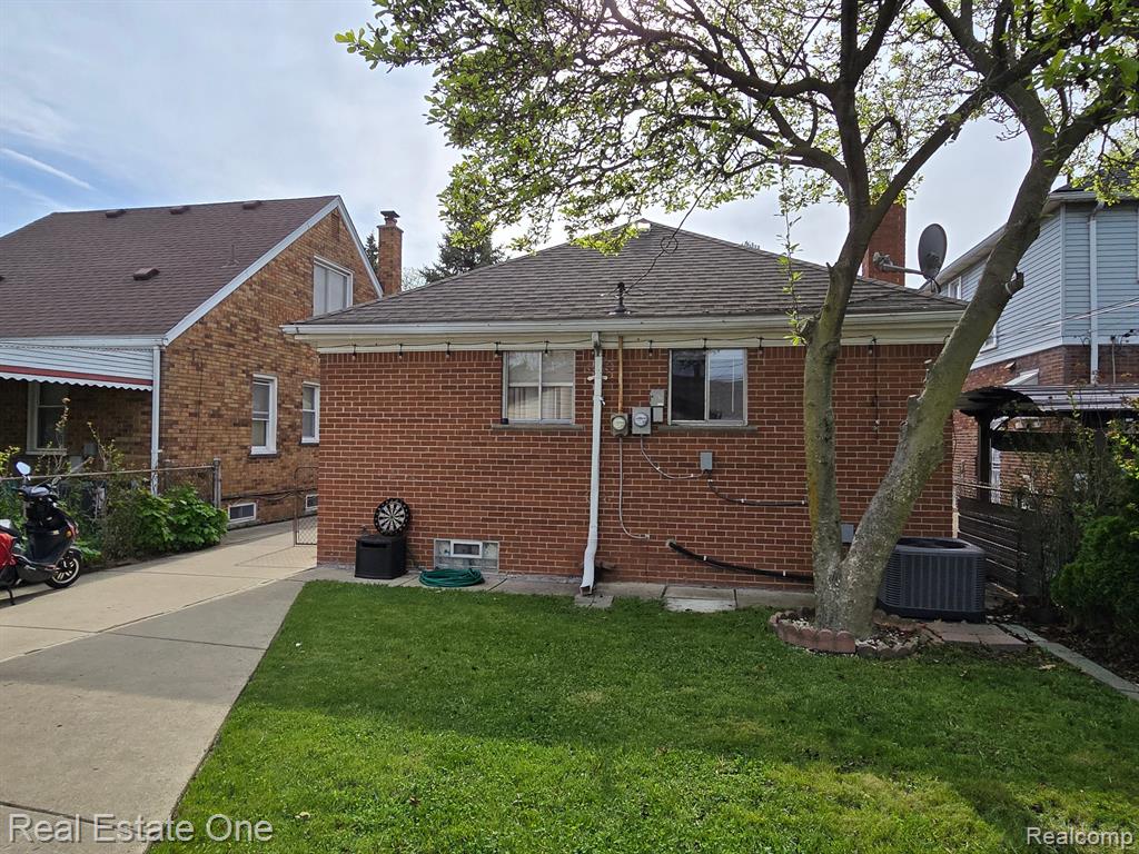 6624 MAPLE Street, Dearborn, MI 48126 — Photo 27