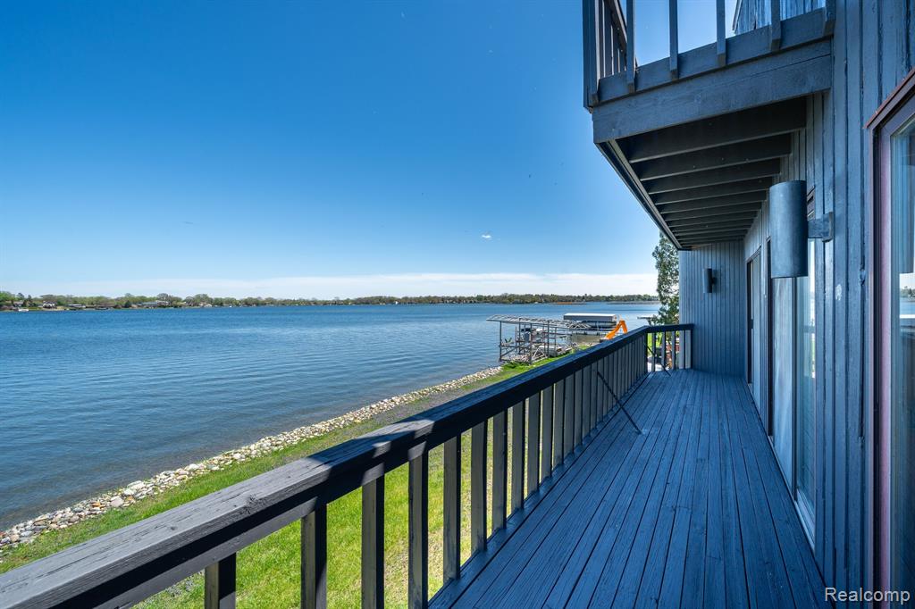 935 Stratton Drive, Waterford, MI 48328 — Photo 27