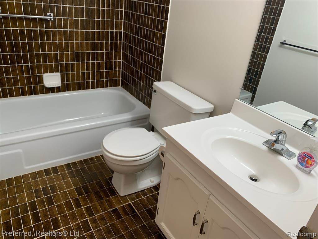 41552 Bedford Drive, Canton, MI 48187 — Photo 15