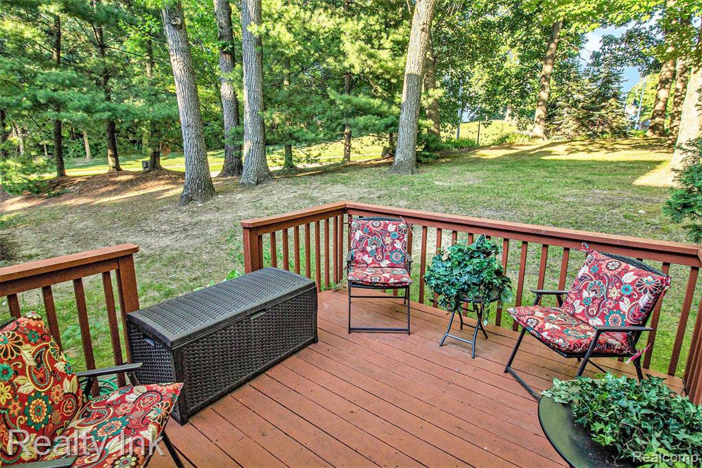 808 MAPLEWOOD CT, Brighton, MI 48116 — Photo 17