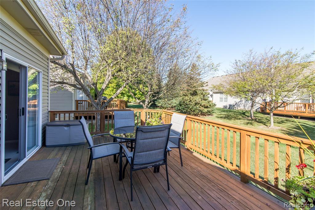 568 Woodhaven Drive, Walled Lake, MI 48390 — Photo 9