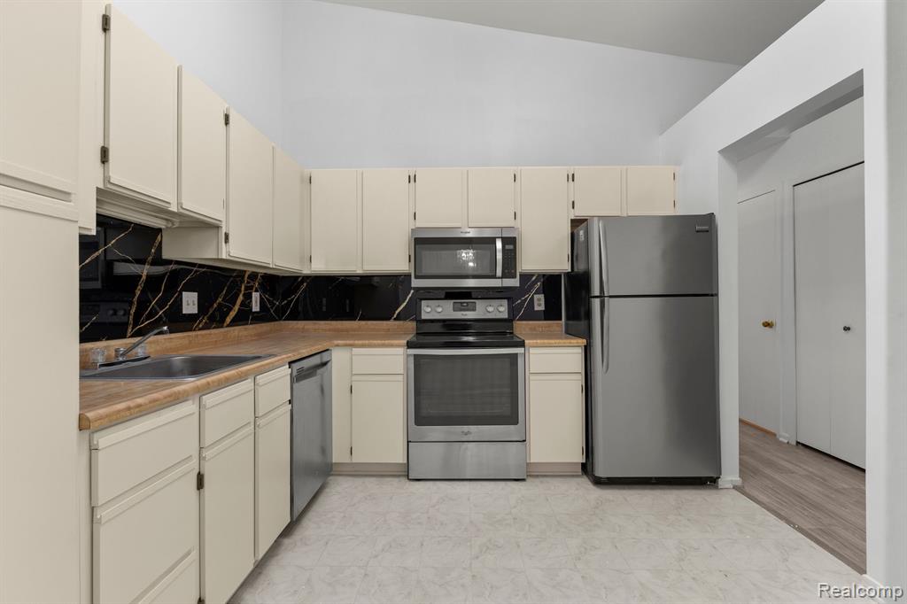 43509 W ARBOR WAY Drive, 170, Canton, MI 48188 — Photo 16